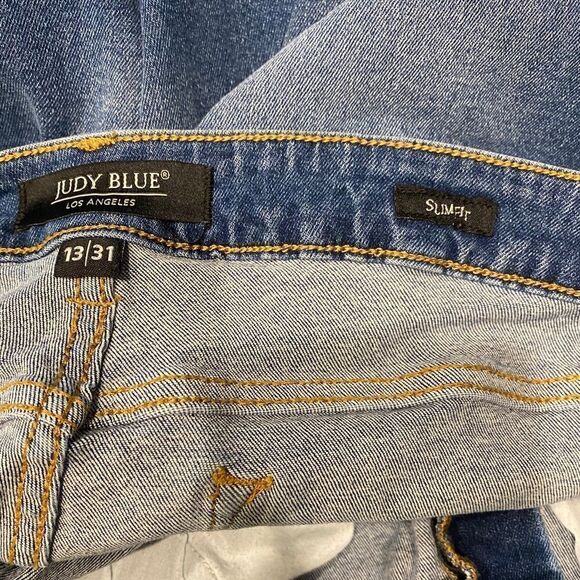Judy Blue Sz 13/31 Blue Denim Distressed Shredded Slim Fit Stretch Boho Jeans - Picture 6 of 8